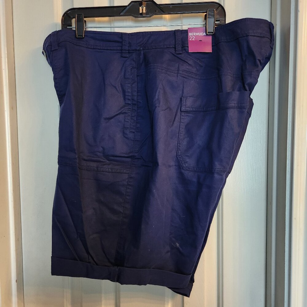 NWT Lane Bryant Womens Dark Blue Bermuda Rolled Cuff Shorts Size 22 New - Picture 3 of 5